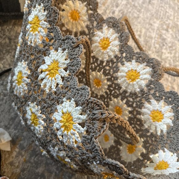 Neiman Marcus Beige Floral Daisy Knitted Beach Straw Tote Bag - Picture 5 of 6